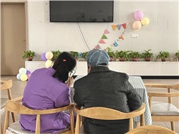 當你老到忘了世界，我該拿什么來愛你